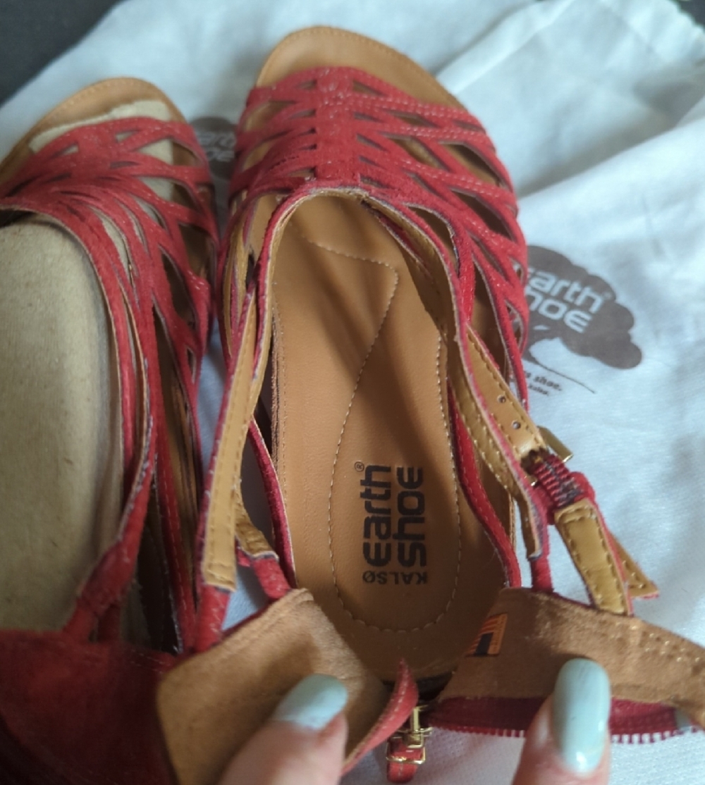 Earth Red Strappy Women's Sandals - Stylish Open-Toe Design - Picture 5 of 7